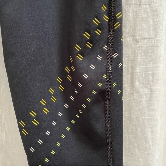 Brooks Running Black Run Within 7/8 Tight size medium - Picture 10 of 15